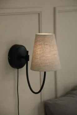Amar Vägglampa Beige/Svart