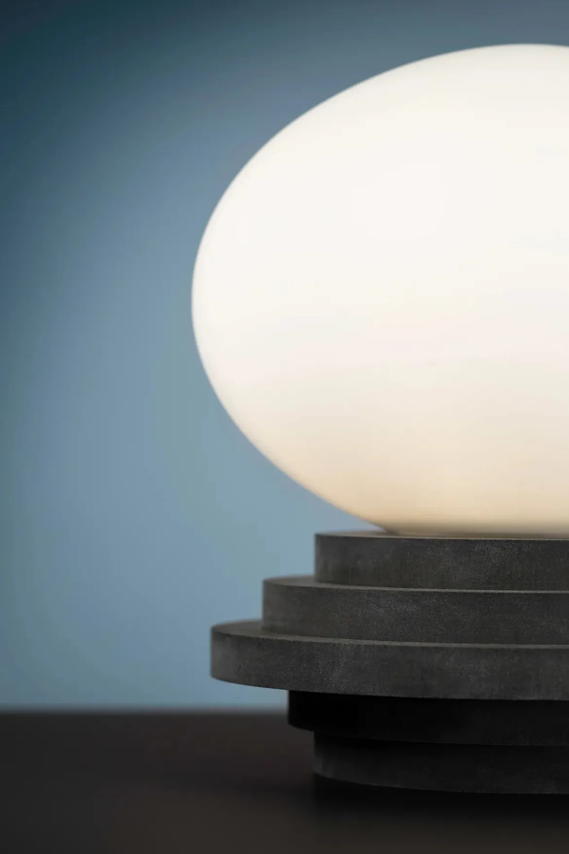 Amfi Bordslampa Mörkgrå