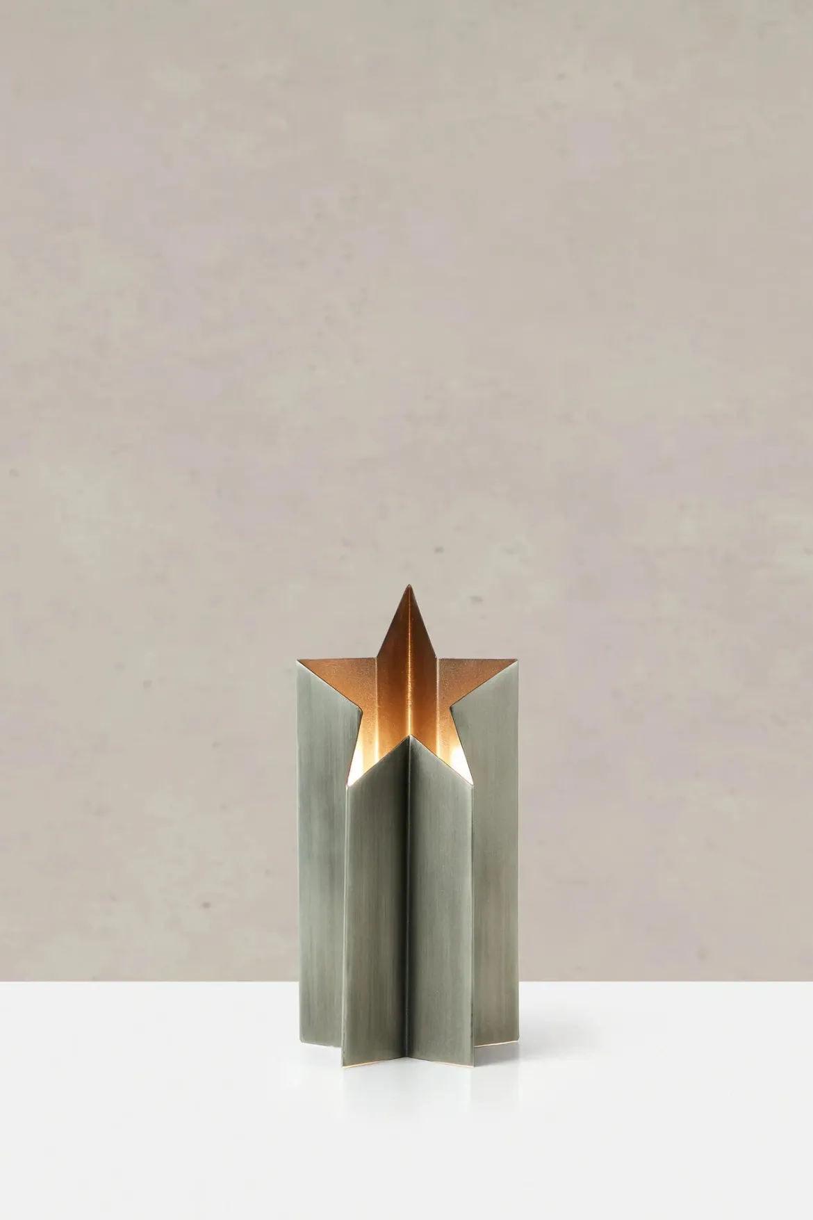 Asteri Bordslampa Stål 27 cm