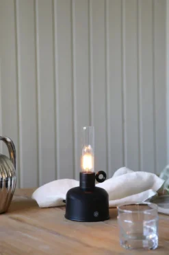 Astrid Uppladdningsbar Bordslampa Svart