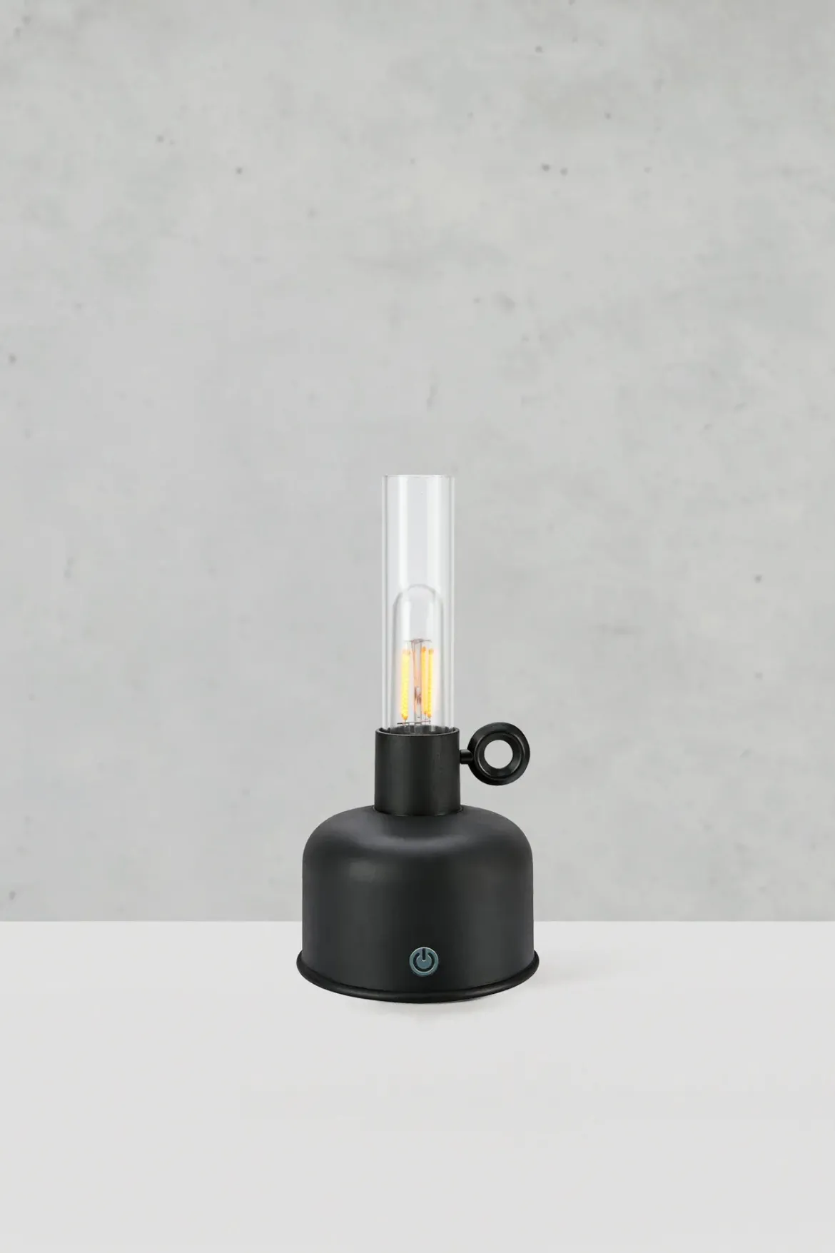 Astrid Uppladdningsbar Bordslampa Svart