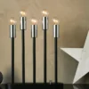 Buster Adventsljusstake Svart