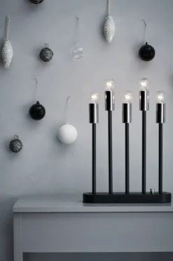 Buster Adventsljusstake Svart