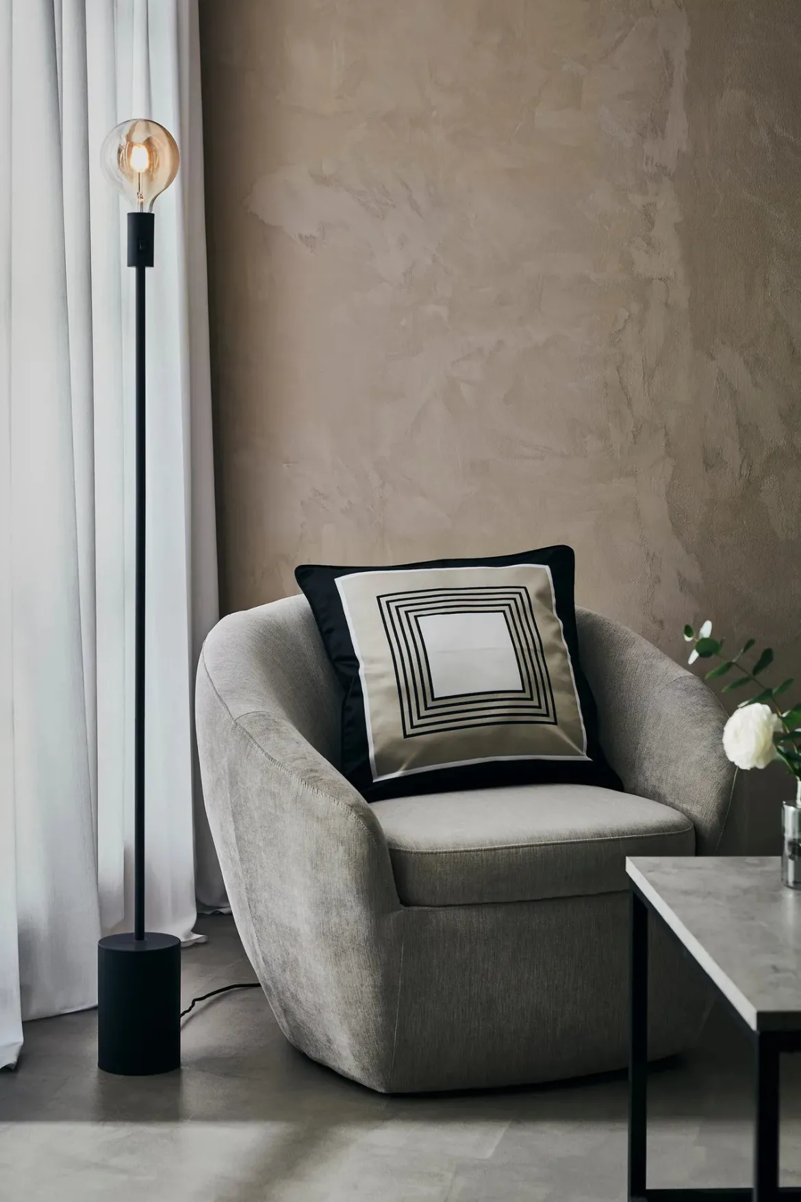 Capital Golvlampa Svart