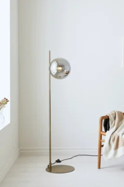 Dione Golvlampa Antik/Rök