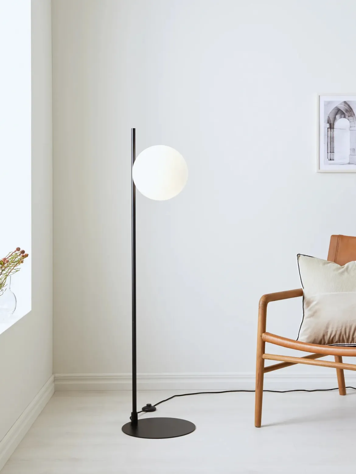 Dione Golvlampa Svart
