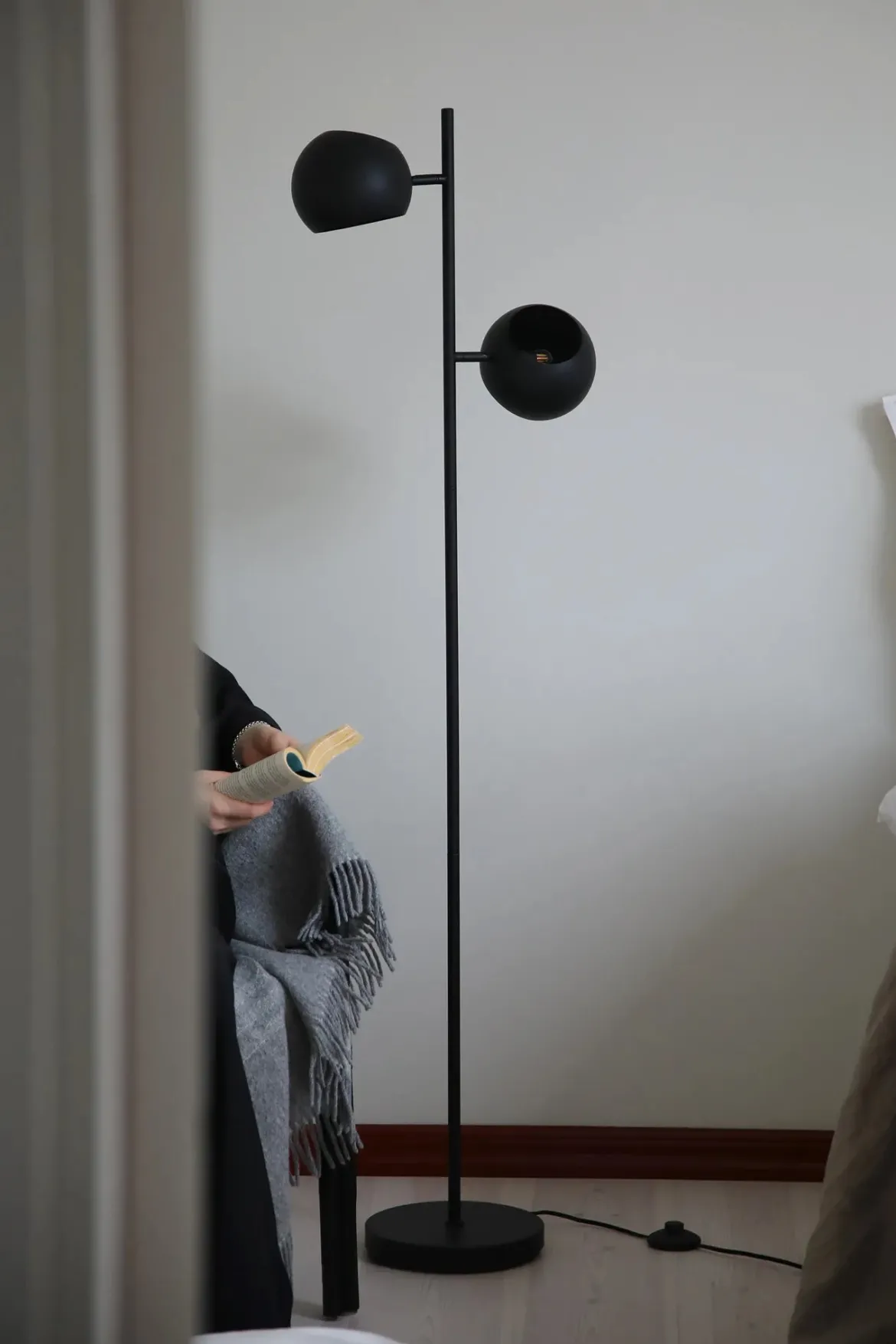 Edgar Golvlampa Svart
