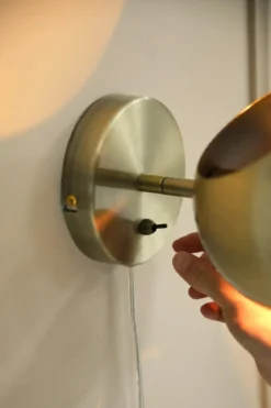 Edgar Vägglampa Antikmässing