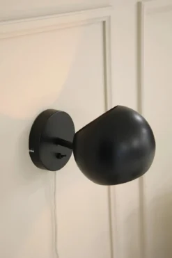 Edgar Vägglampa Svart