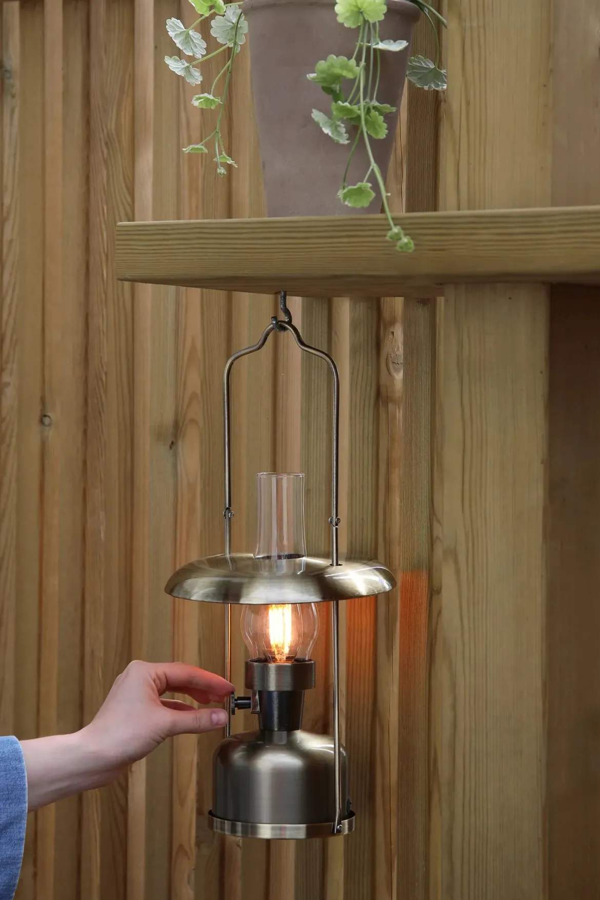 Fanos Uppladdningsbar Bordslampa Mässing