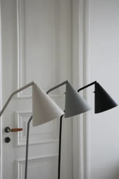 Funil Golvlampa Svart 3-stegsdimbar