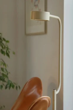 Hugo Golvlampa Beige