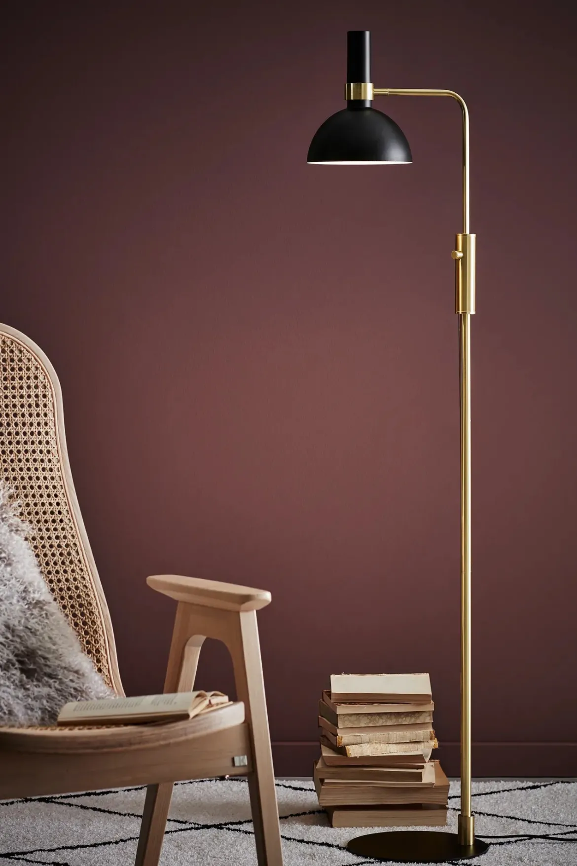 Larry Golvlampa Svart/Mässing
