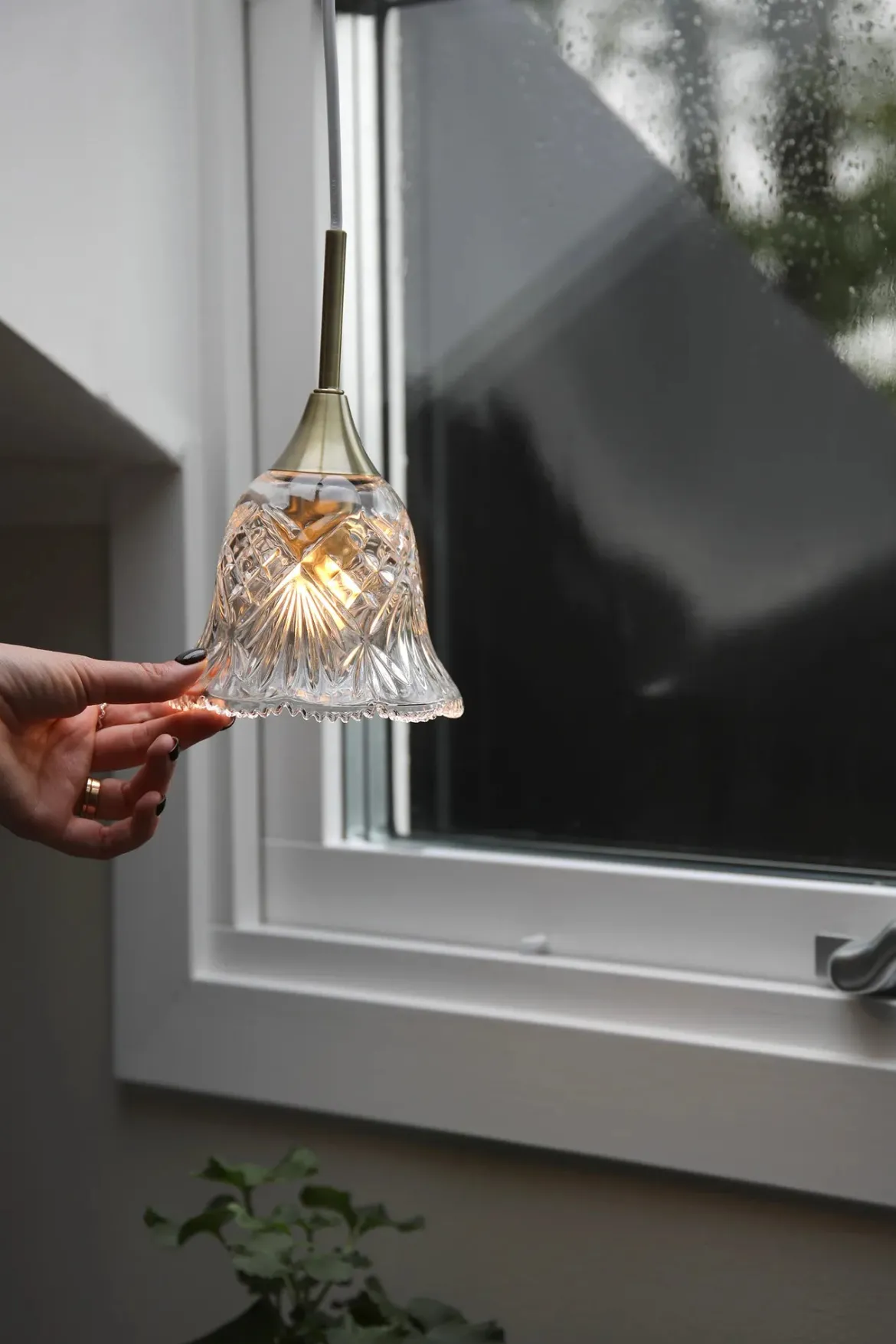 Luna Fönsterlampa Mässing