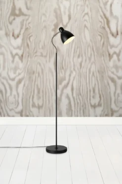 Nitta Golvlampa Svart
