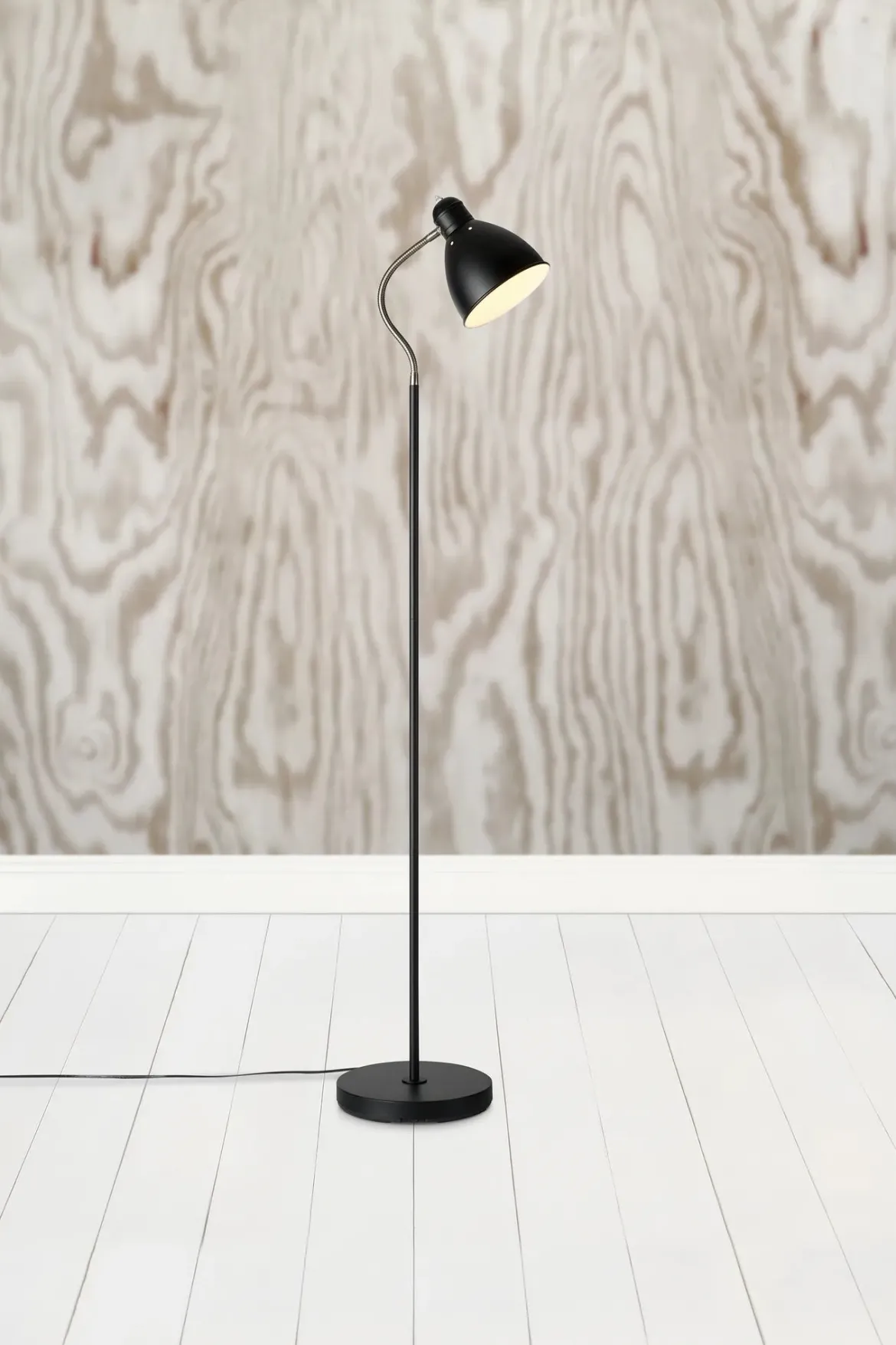 Nitta Golvlampa Svart