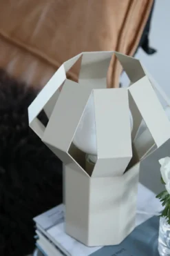 Octa Bordslampa Beige