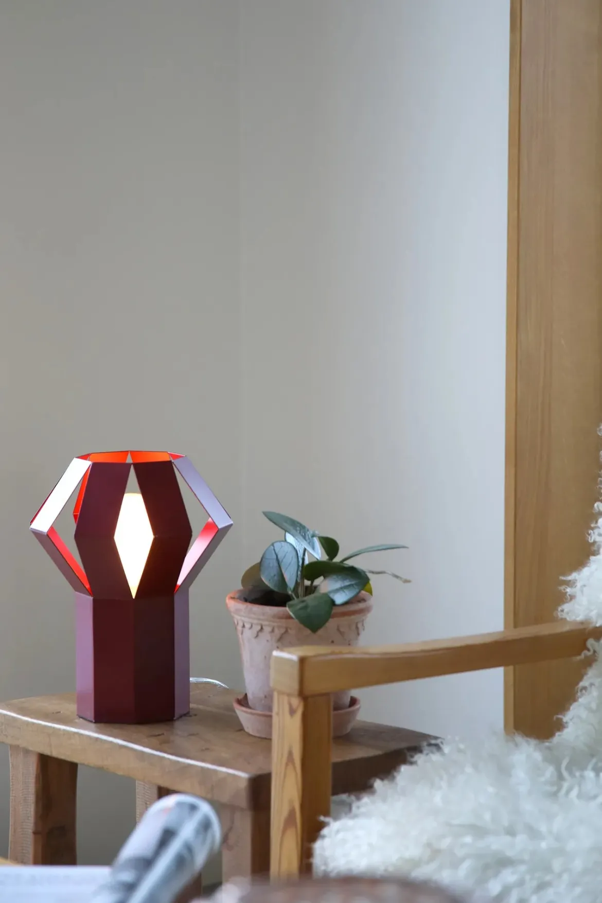 Octa Bordslampa Röd