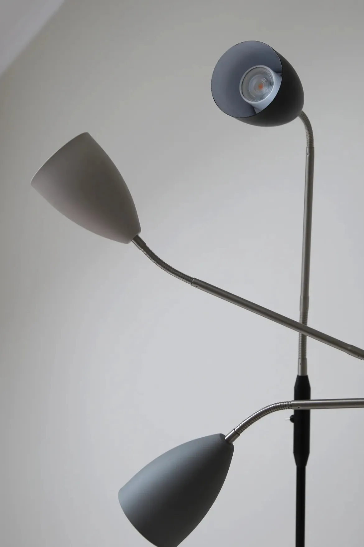 Patro Golvlampa Svart 3-stegsdimbar