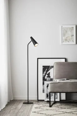 Peak Golvlampa Svart