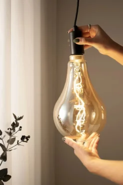 Pear Ljuskälla Bärnsten E27 4W LED Dimbar