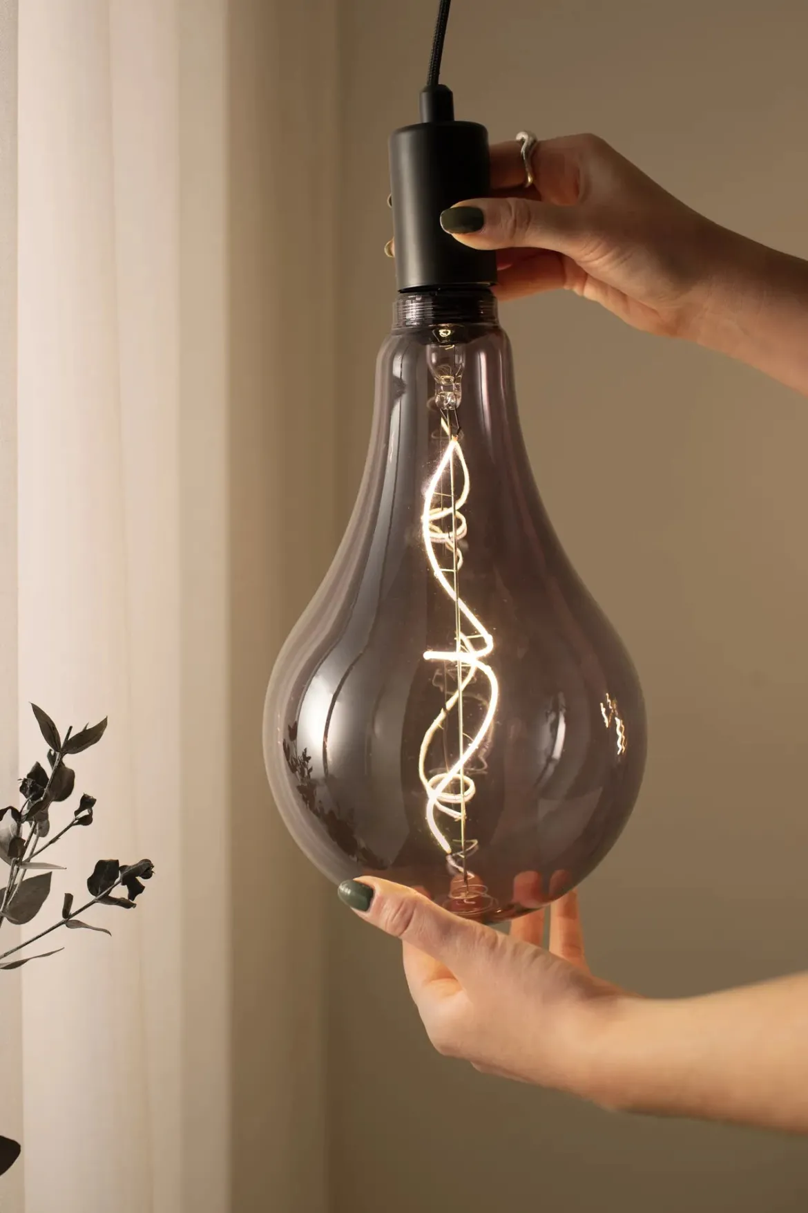 Pear Ljuskälla Rök E27 4W LED Dimbar