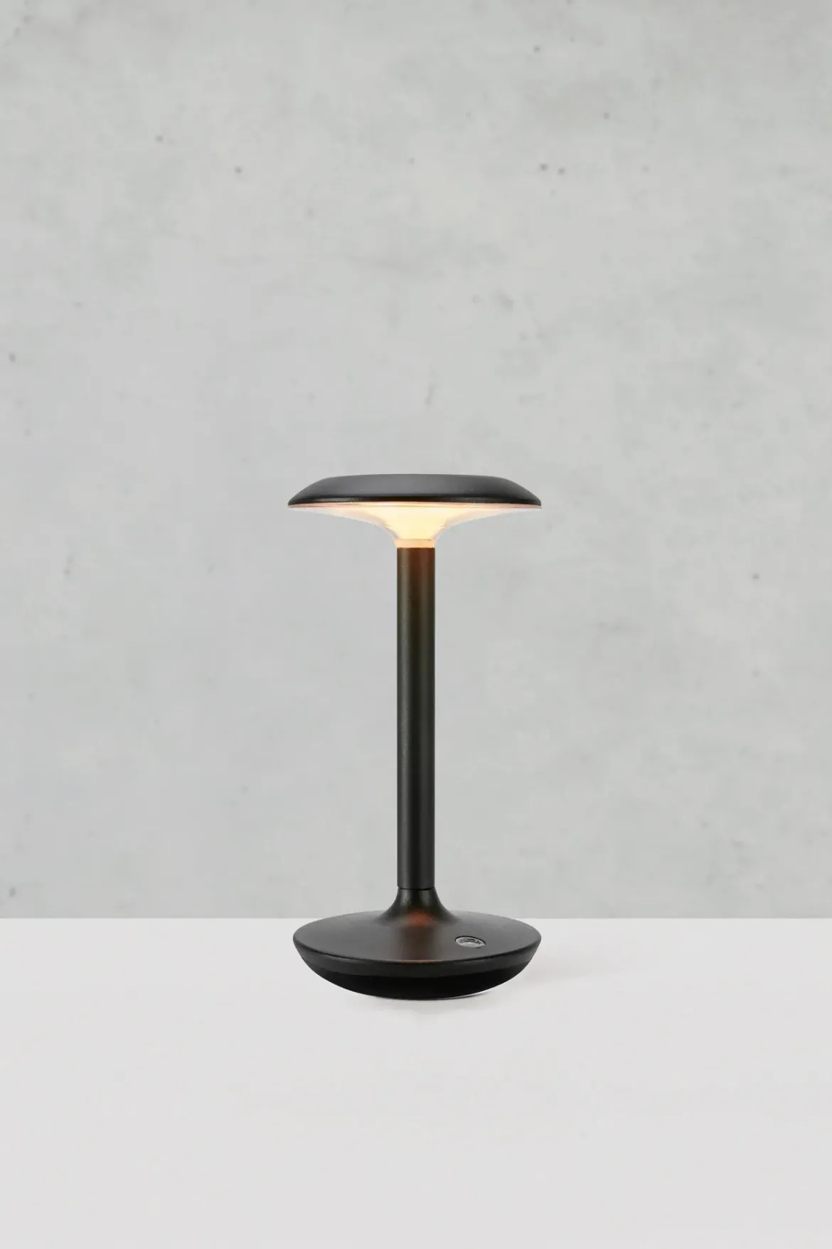 Petit Uppladdningsbar Bordslampa Svart
