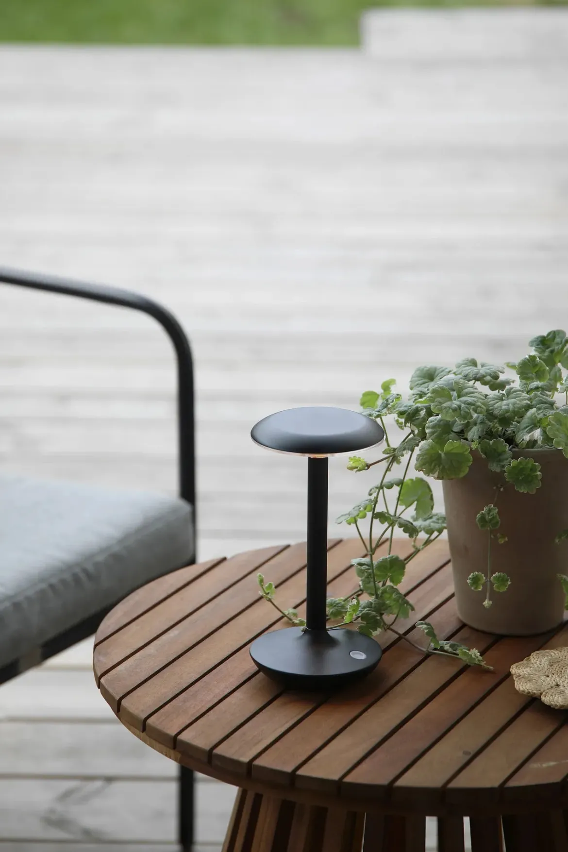 Petit Uppladdningsbar Bordslampa Svart