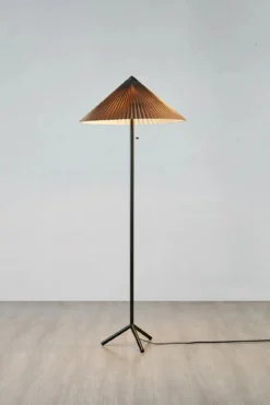 Plisado Golvlampa Grå