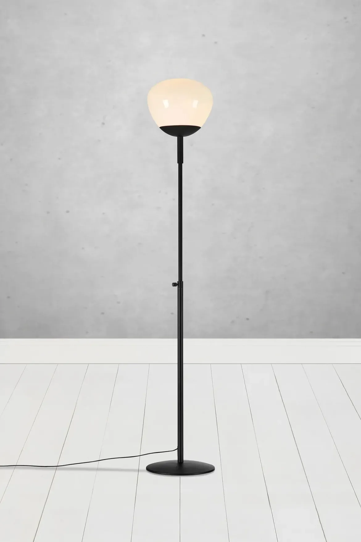 Rise Golvlampa Svart