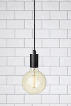 Sky Fönsterlampa Svart